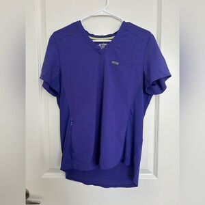 2-Pocket V-Neck Tuck-In Top